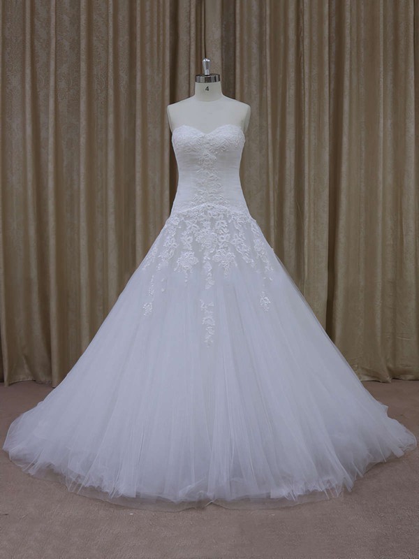 Ivory Tulle Court Train Appliques Lace Sweetheart Fashion Wedding Dresses #PWD00021844
