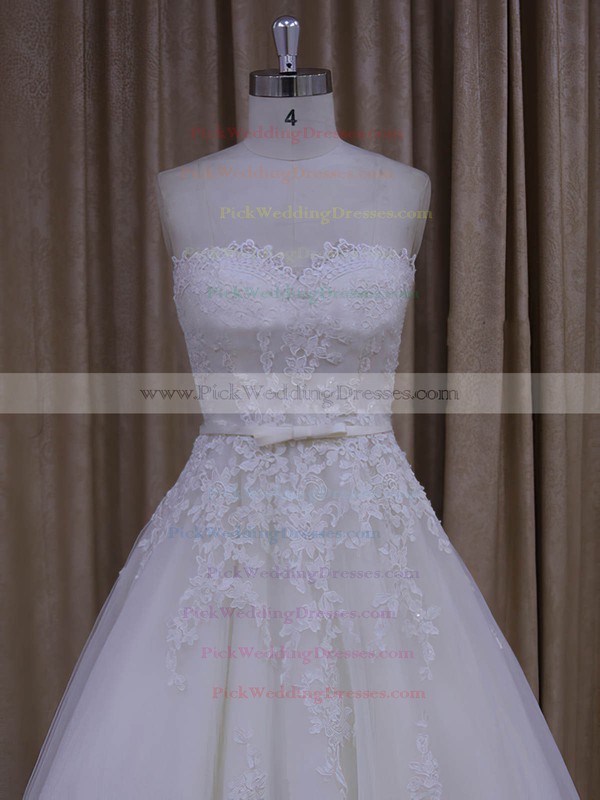 Fashion Floor-length Tulle Appliques Lace Sweetheart Ivory Wedding Dresses #PWD00022045