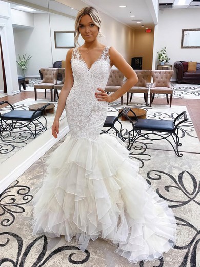 Tulle V-neck Sweep Train Trumpet/Mermaid Appliques Lace Wedding Dresses #PWD00023986